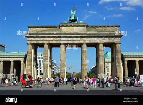   The Brandenburg Gate Concert: A Triumphant Celebration of German Unity and an Echoing Reminder of a Divided Past